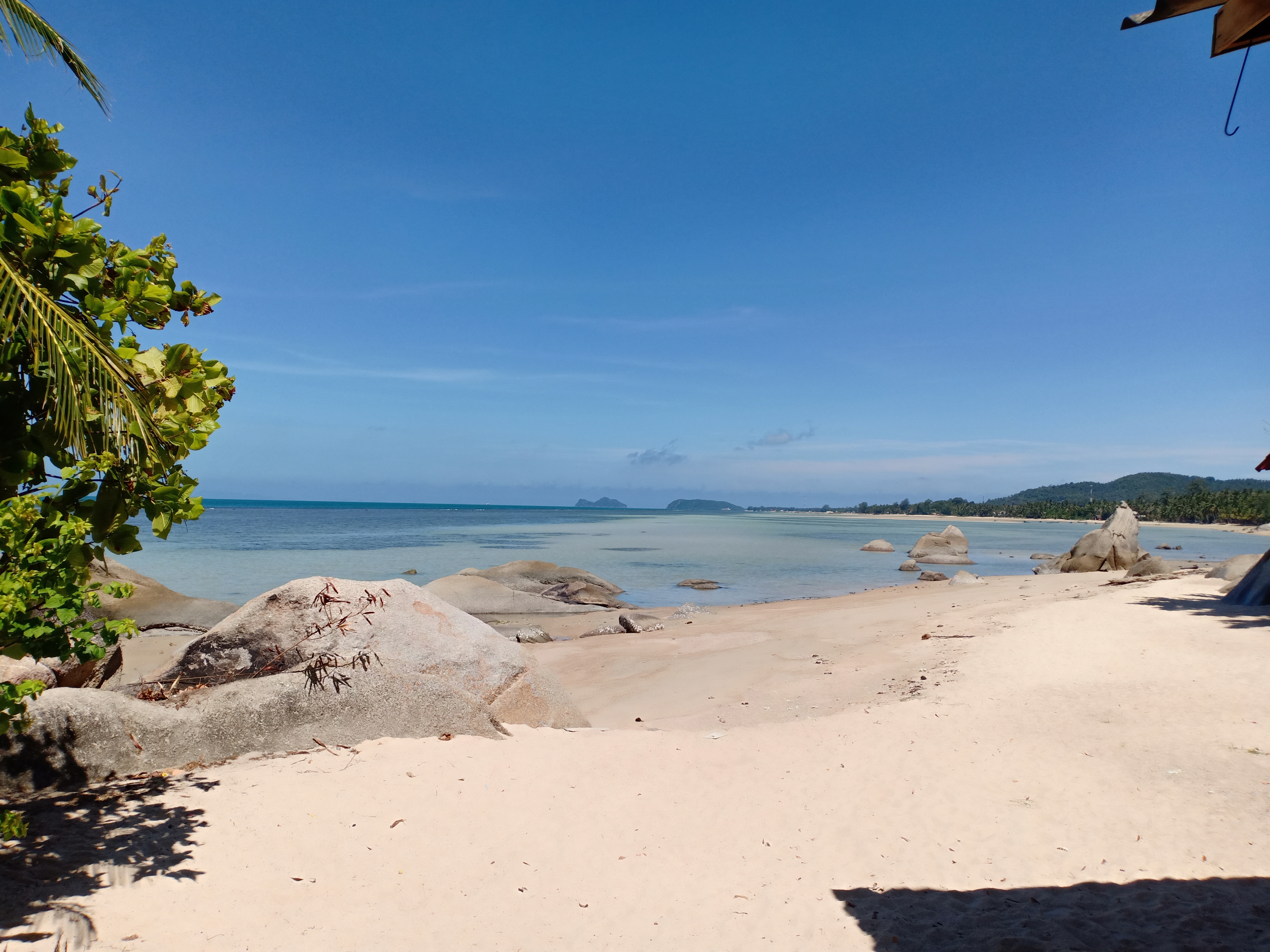 Calm blue sea at Thong Yang